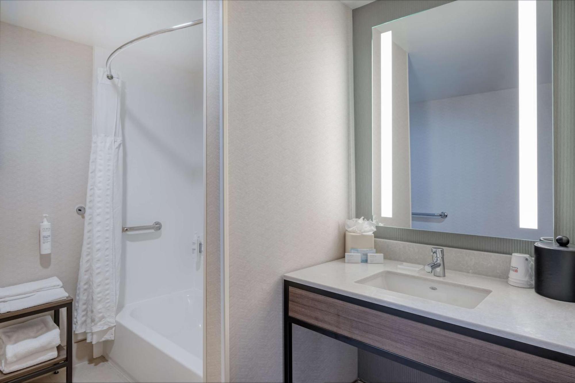 Hilton Garden Inn Clarksburg Εξωτερικό φωτογραφία